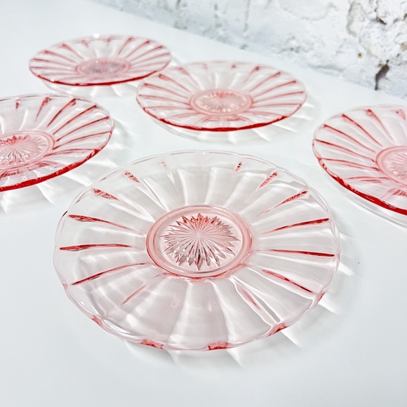 Set of 5 Vintage Pink Depression Glass Plates - Starburst Pattern - Picture 1 of 8